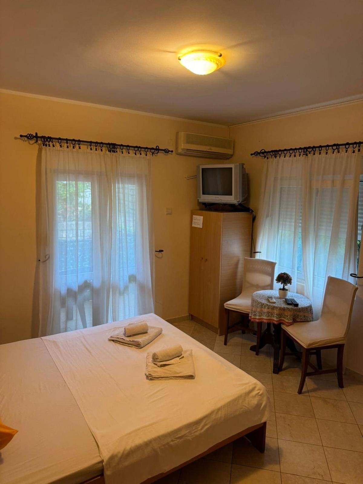 Studio On The Coast, With A View Of The Sunrise,Free We-Fi Kotor Luaran gambar